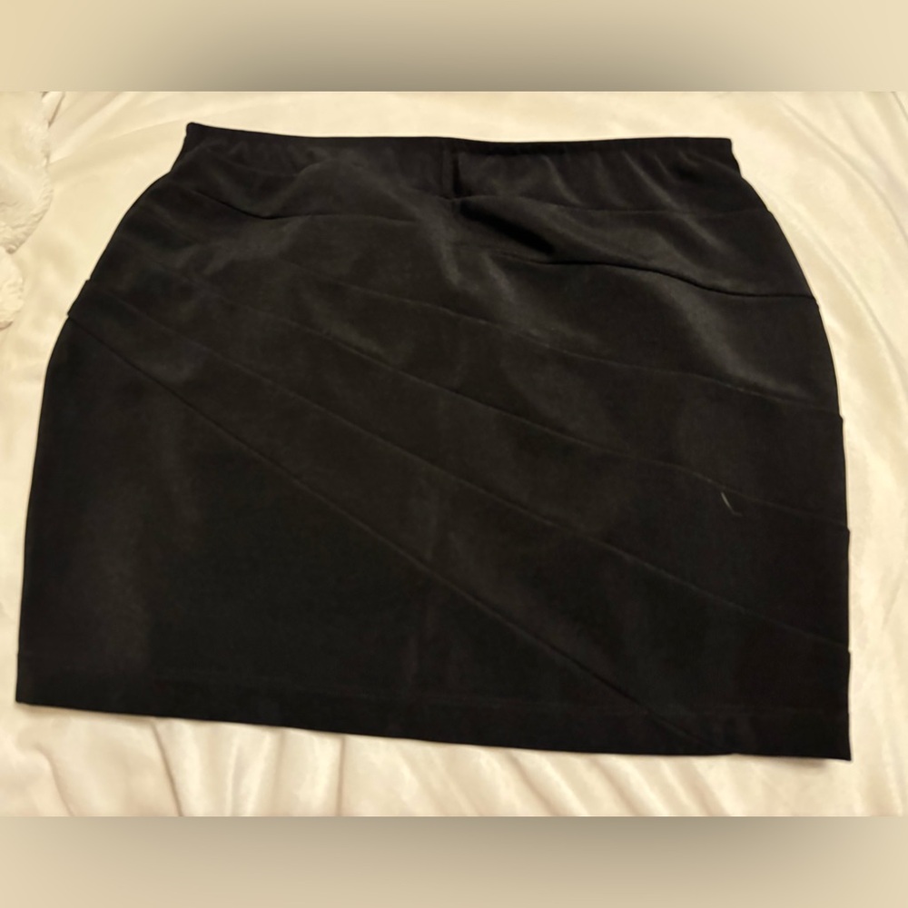 Iz Byer Black Mini Skirt